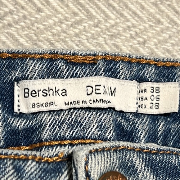 Bershka Light Blue Denim Crop Straight Jeans.  Size 6 - Picture 9 of 11